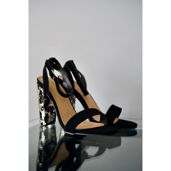 Charlotte Russe Shoes - NWT Black & Gold Heels (Size/7)